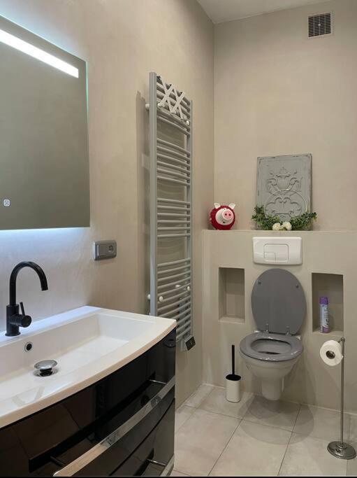 Luxury Apartment In The Heart Of Old Town Nice. Buitenkant foto
